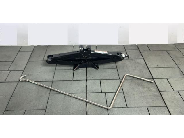 bontott TOYOTA AVENSIS T27 Emelő