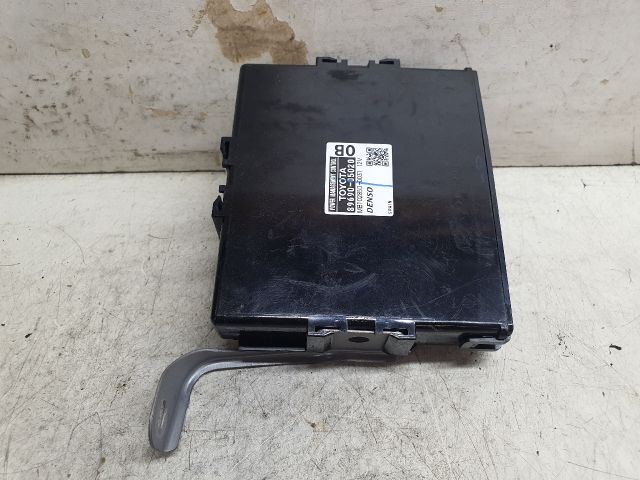 bontott TOYOTA AVENSIS T27 Feszültségszabályzó