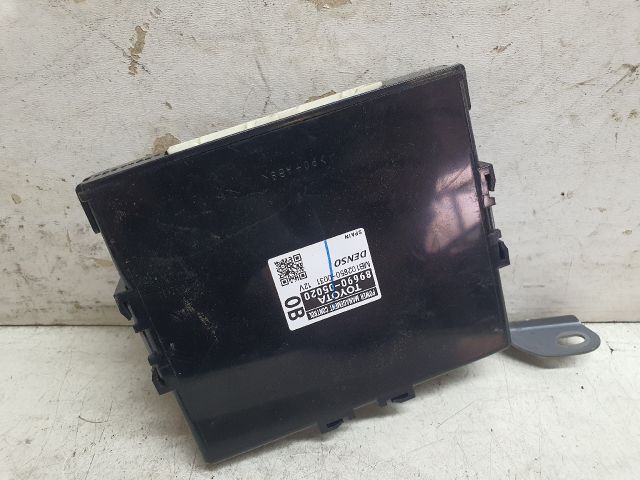 bontott TOYOTA AVENSIS T27 Feszültségszabályzó