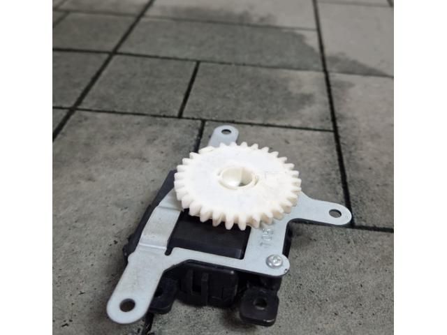 bontott TOYOTA AVENSIS T27 Fűtés Állító Motor