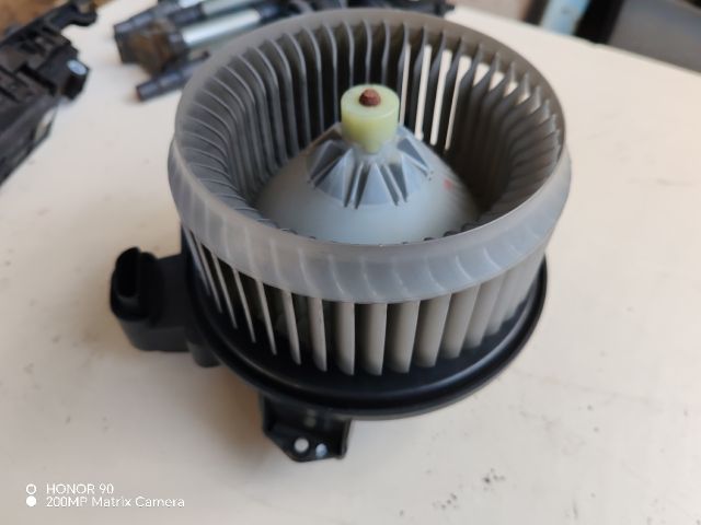 bontott TOYOTA AVENSIS T27 Fűtőmotor (Klímás)