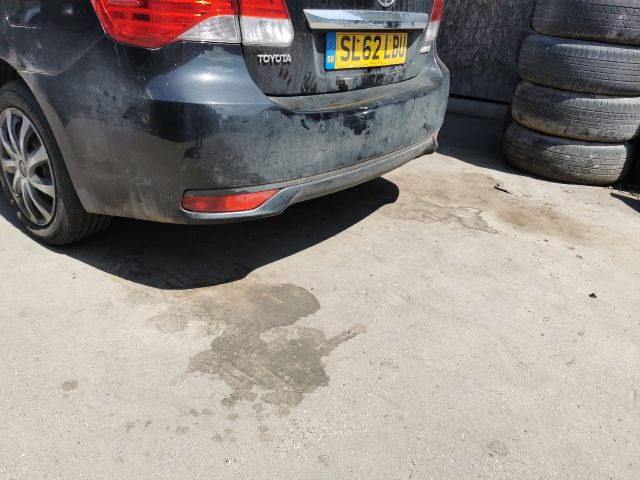 bontott TOYOTA AVENSIS T27 Hátsó Lökhárító (Részeivel)