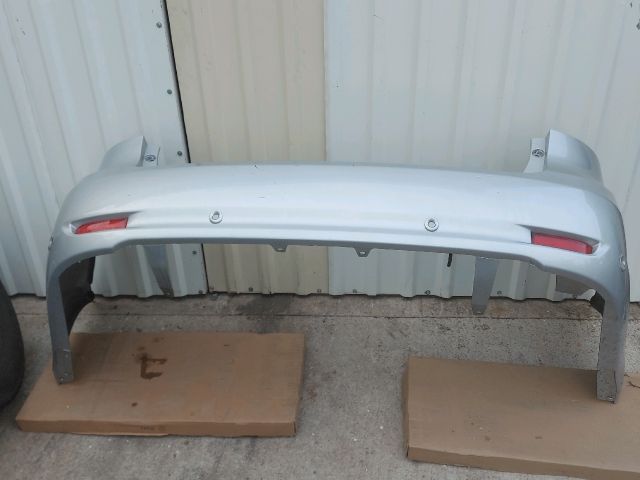 bontott TOYOTA AVENSIS T27 Hátsó Lökhárító (Részeivel)