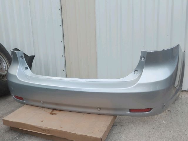 bontott TOYOTA AVENSIS T27 Hátsó Lökhárító (Részeivel)