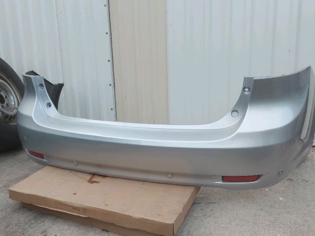 bontott TOYOTA AVENSIS T27 Hátsó Lökhárító (Részeivel)