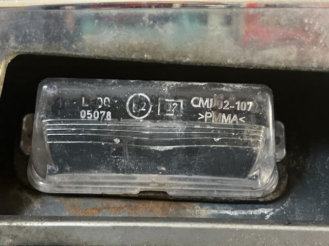 bontott TOYOTA AVENSIS T27 Hátsó Rendszámtábla Világítás