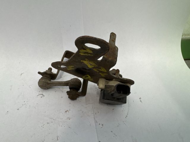 bontott TOYOTA AVENSIS T27 Hátsó Xenon Szintszabályzó Jeladó