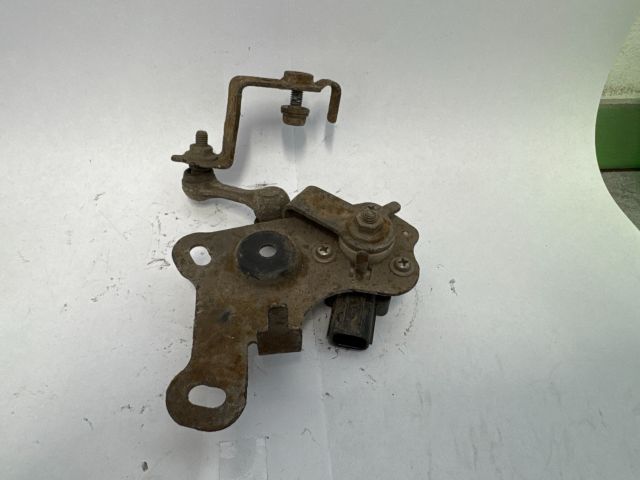 bontott TOYOTA AVENSIS T27 Hátsó Xenon Szintszabályzó Jeladó