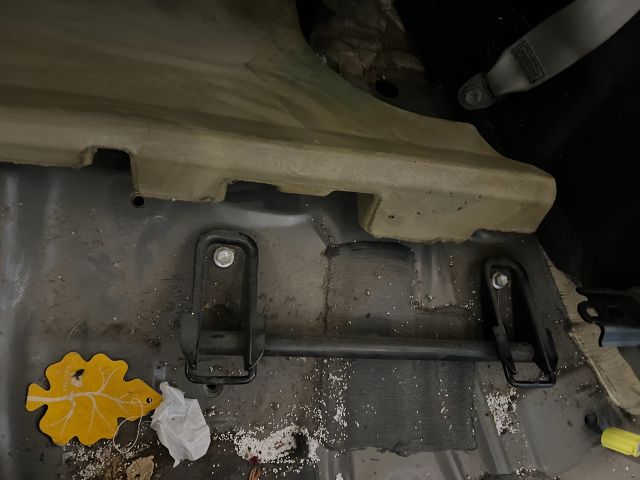 bontott TOYOTA AVENSIS T27 Isofix Rögzítő