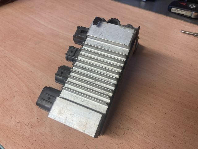 bontott TOYOTA AVENSIS T27 Izzító Relé