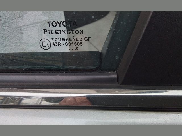 bontott TOYOTA AVENSIS T27 Jobb első Ajtó (Részeivel)