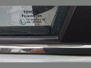 bontott TOYOTA AVENSIS T27 Jobb első Ajtó (Részeivel)