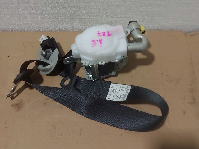 bontott TOYOTA AVENSIS T27 Jobb első Biztonsági Öv