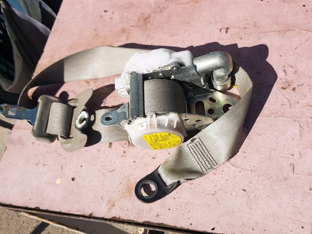 bontott TOYOTA AVENSIS T27 Jobb első Biztonsági Öv