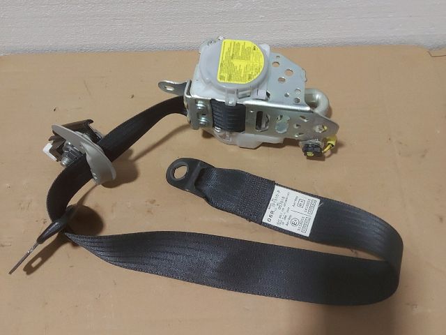 bontott TOYOTA AVENSIS T27 Jobb első Biztonsági Öv