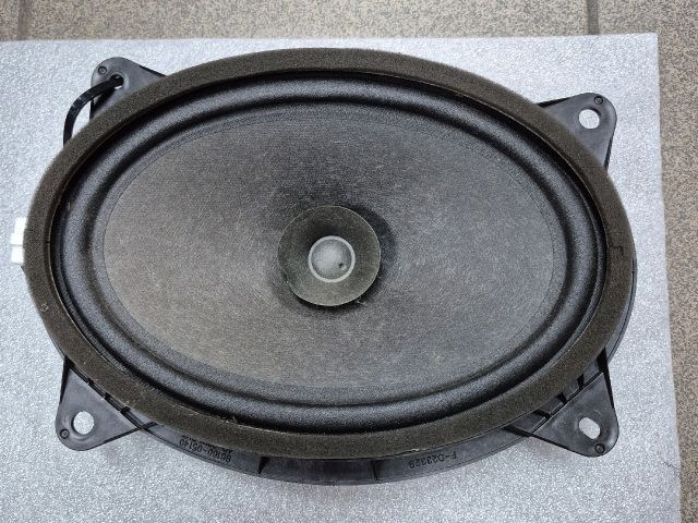 bontott TOYOTA AVENSIS T27 Jobb első Hangszóró