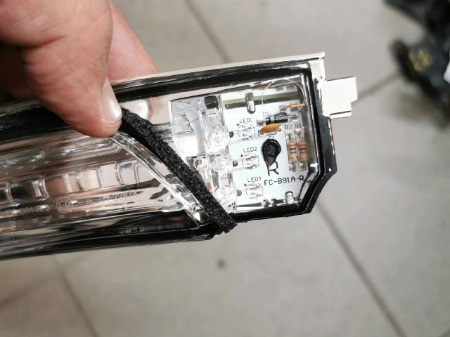 bontott TOYOTA AVENSIS T27 Jobb első Irányjelző