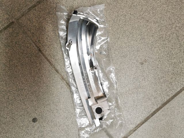 bontott TOYOTA AVENSIS T27 Jobb első Irányjelző