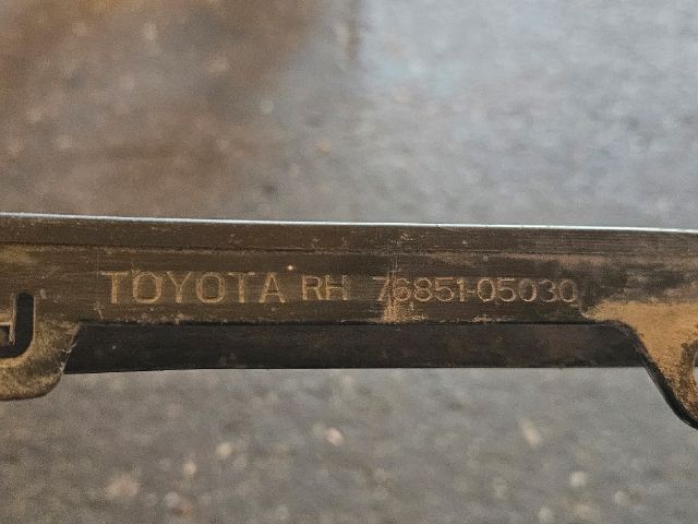 bontott TOYOTA AVENSIS T27 Jobb első Koptató