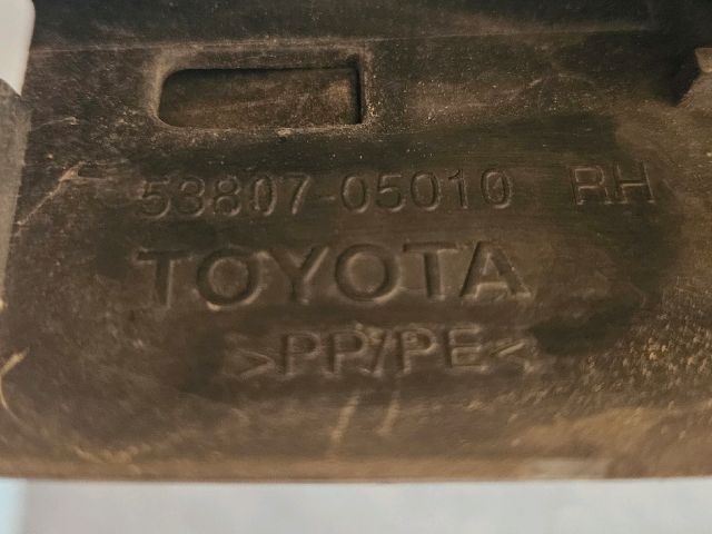 bontott TOYOTA AVENSIS T27 Jobb első Sárvédő Díszléc