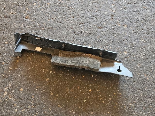 bontott TOYOTA AVENSIS T27 Jobb első Sárvédő Díszléc