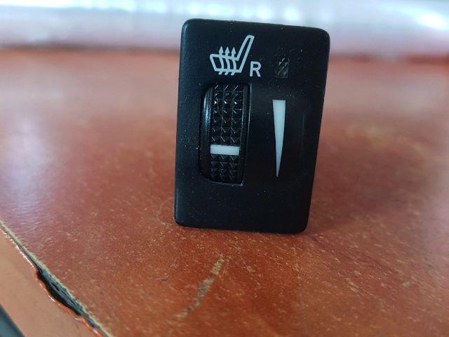 bontott TOYOTA AVENSIS T27 Jobb első Ülésfűtés Kapcsoló