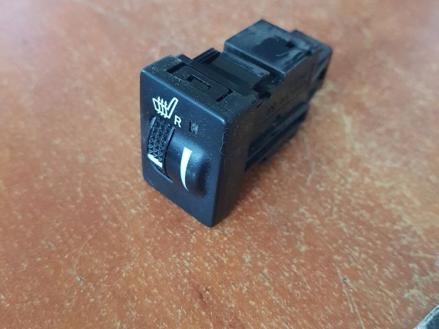 bontott TOYOTA AVENSIS T27 Jobb első Ülésfűtés Kapcsoló