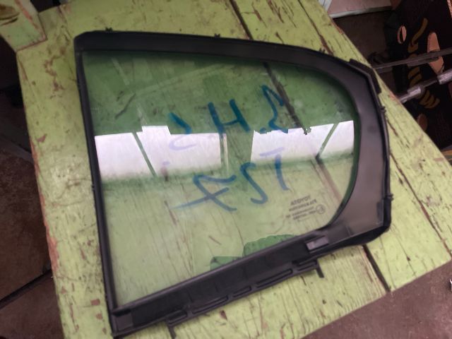 bontott TOYOTA AVENSIS T27 Jobb hátsó Fixüveg (Ajtóban)
