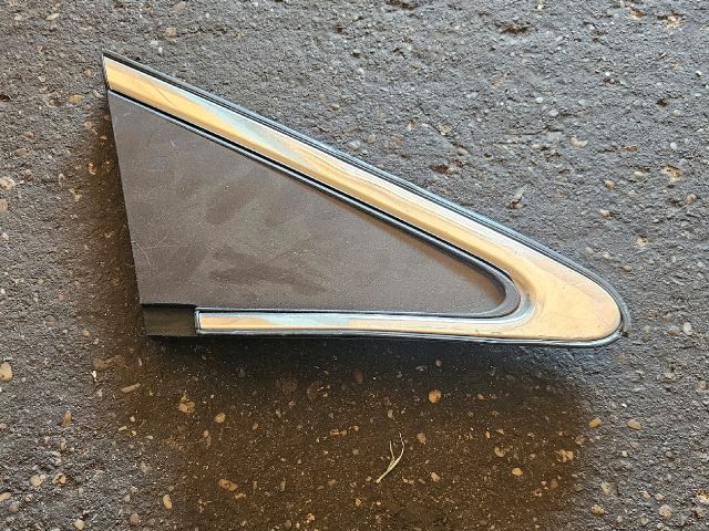 bontott TOYOTA AVENSIS T27 Jobb Visszapillantó Tükör Előtti Burkolat