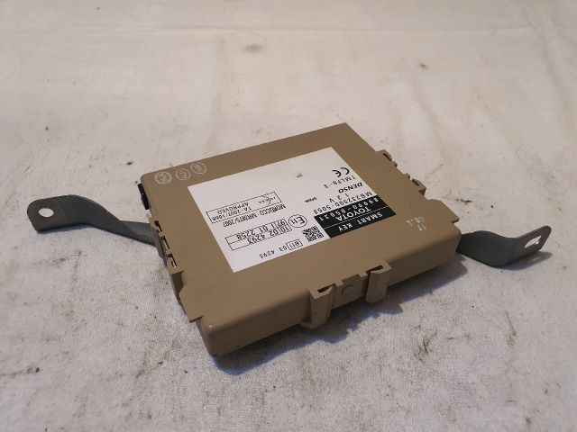 bontott TOYOTA AVENSIS T27 Kulcs Nélküli Nyitás Jeladó