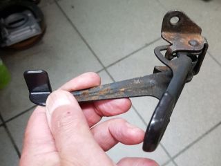 bontott TOYOTA AVENSIS T27 Motorháztető Biztonsági Kampó