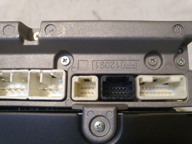 bontott TOYOTA AVENSIS T27 Rádió / CD