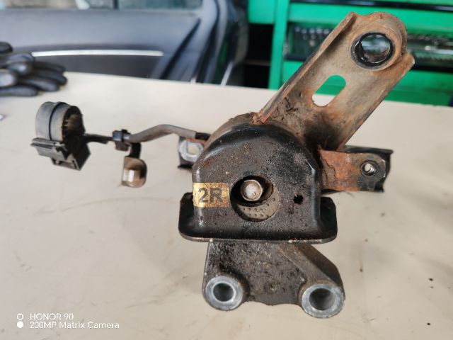 bontott TOYOTA AVENSIS T27 Tartó Bak