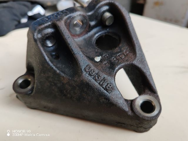 bontott TOYOTA AVENSIS T27 Tartó Bak