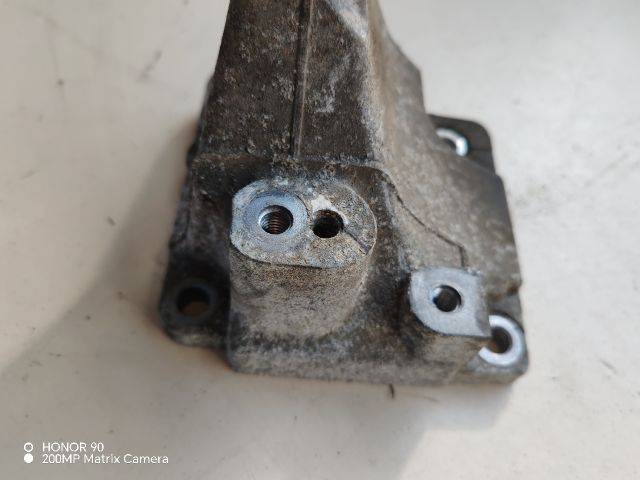 bontott TOYOTA AVENSIS T27 Tartó Bak