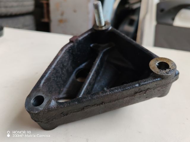 bontott TOYOTA AVENSIS T27 Tartó Bak