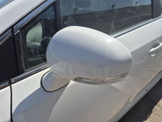 bontott TOYOTA AVENSIS T27 Vonóhorog