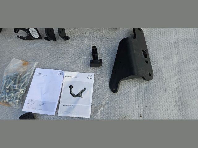 bontott TOYOTA AVENSIS T27 Vonóhorog