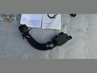 bontott TOYOTA AVENSIS T27 Vonóhorog