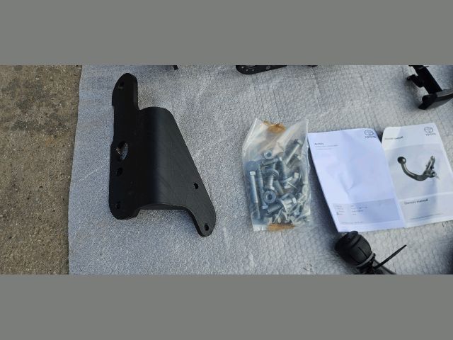 bontott TOYOTA AVENSIS T27 Vonóhorog