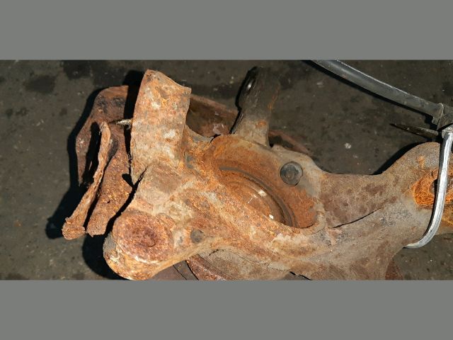 bontott TOYOTA AVENSIS VERSO Bal első Csonkállvány Kerékaggyal