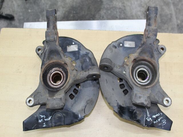 bontott TOYOTA AVENSIS VERSO Bal első Csonkállvány Kerékaggyal