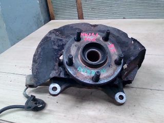 bontott TOYOTA AVENSIS VERSO Bal első Csonkállvány Kerékaggyal