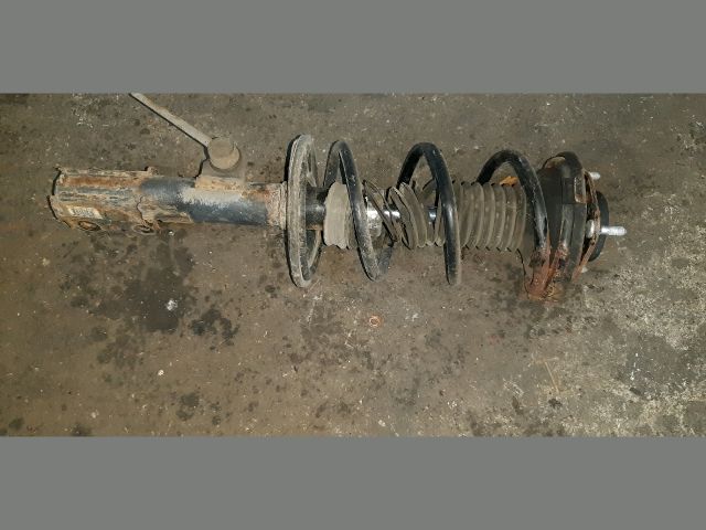 bontott TOYOTA AVENSIS VERSO Bal első Gólyaláb (Lengécsillapító, Rugó)