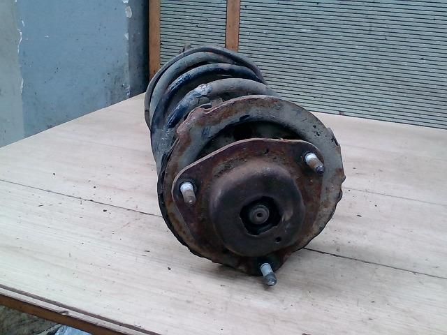 bontott TOYOTA AVENSIS VERSO Bal első Lengéscsillapító