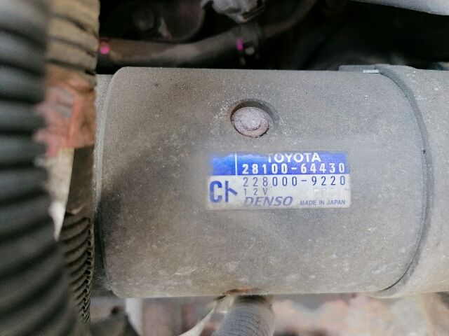 bontott TOYOTA AVENSIS VERSO Biztosítéktábla Motortér