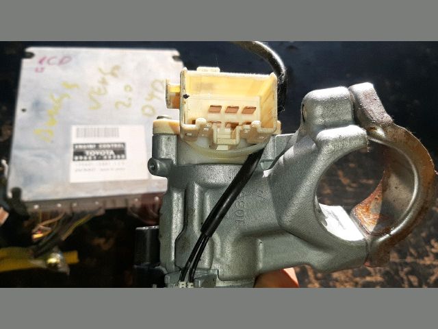 bontott TOYOTA AVENSIS VERSO Gyújtáskapcsoló