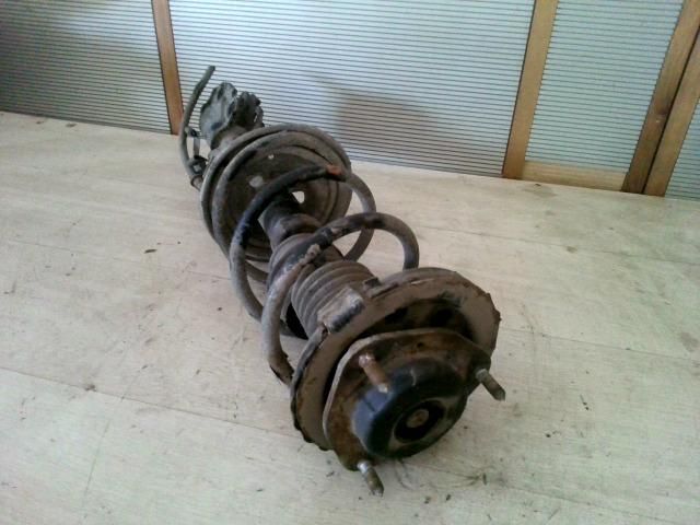 bontott TOYOTA AVENSIS VERSO Jobb első Lengéscsillapító