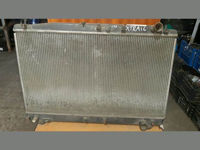 bontott TOYOTA AVENSIS VERSO Vízhűtő Radiátor (Nem klímás)