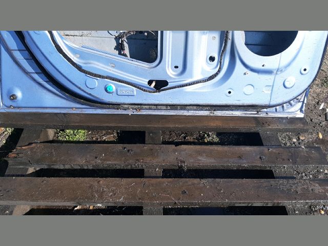 bontott TOYOTA AVENSIS VERSO Bal első Ajtó (Üres lemez)